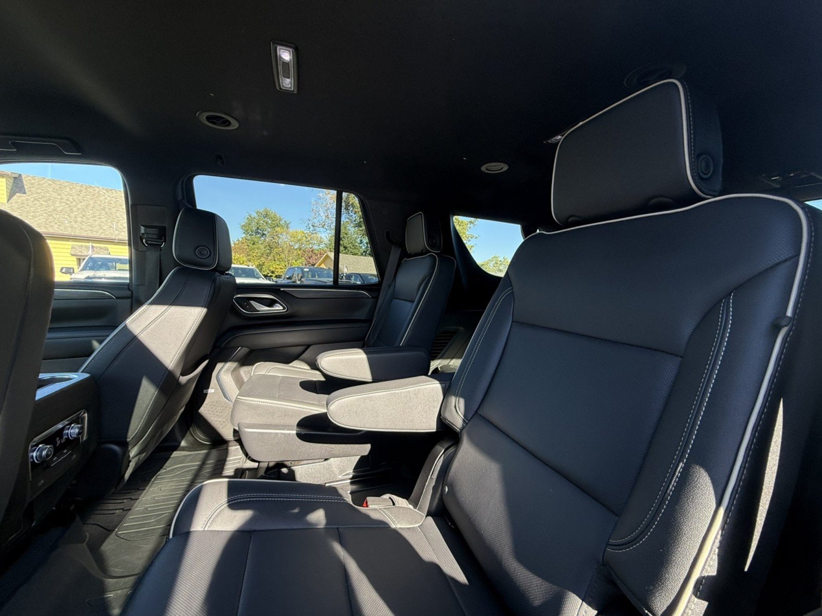 Used 2023 GMC Yukon SLT AWD/4WD image 25
