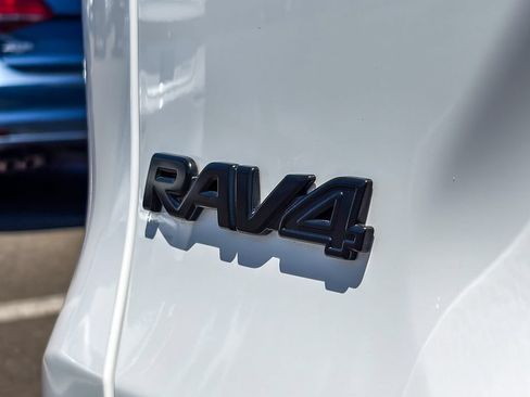 Used 2021 Toyota RAV4 XLE FWD image 10