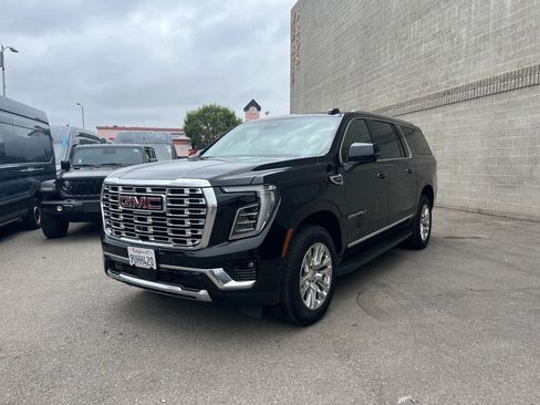 Used 2025 GMC Yukon XL Denali AWD/4WD image 1