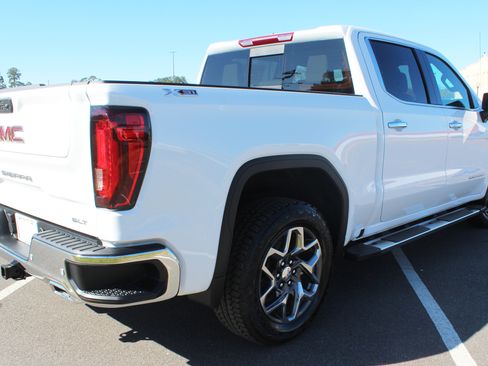 New 2026 GMC Sierra 1500 SLT image 20