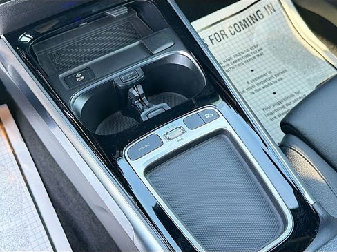 Used 2024 Mercedes-Benz GLB 250 image 27