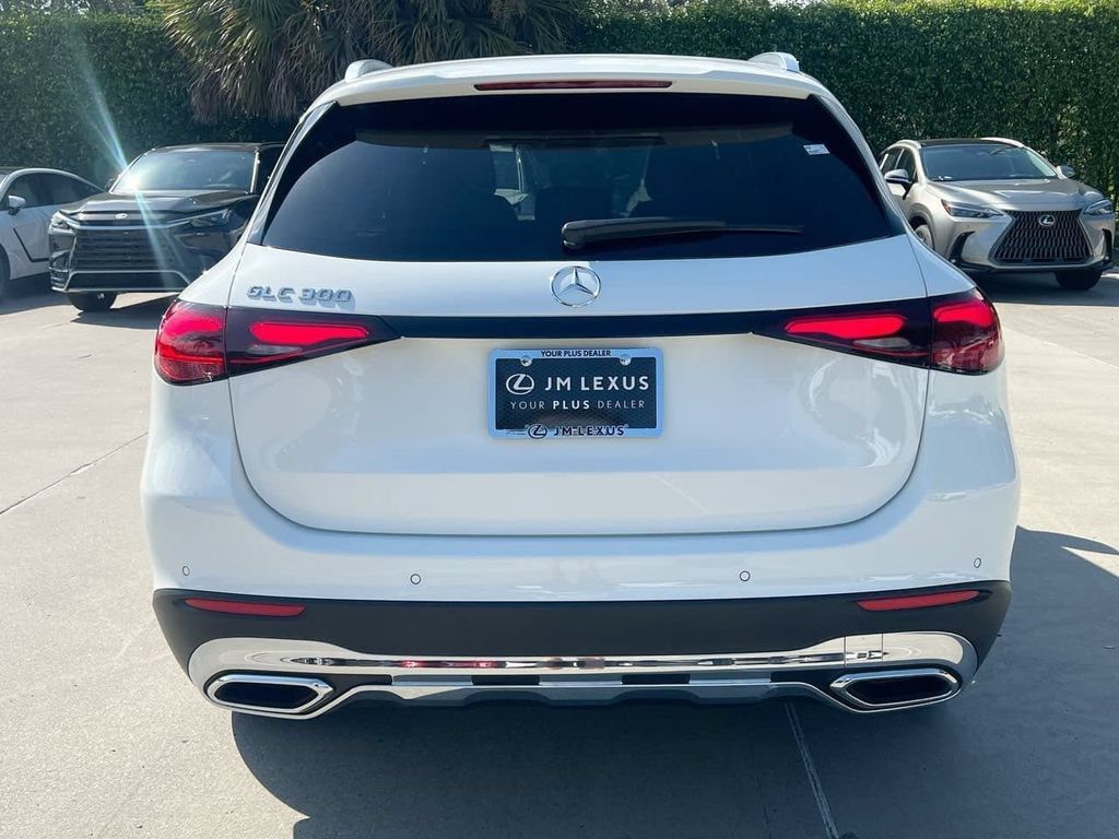 Used 2025 Mercedes-Benz GLC 300 image 6