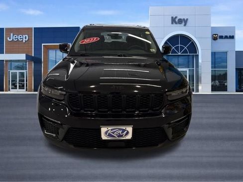 Used 2023 Jeep Grand Cherokee Limited w/ Black Appearance Package AWD/4WD image 14