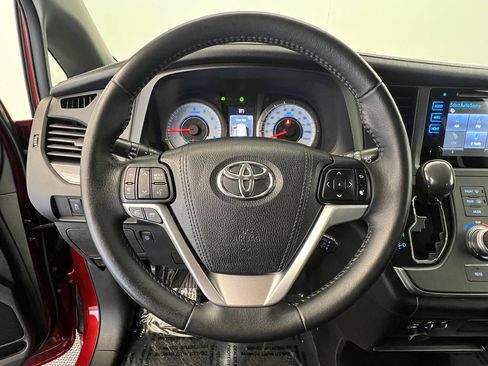 Used 2016 Toyota Sienna SE Premium image 15