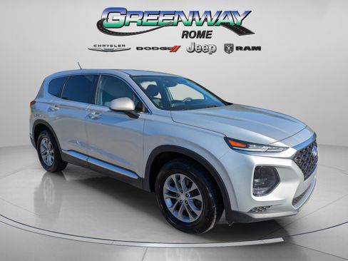 Used 2019 Hyundai Santa Fe SE image 2