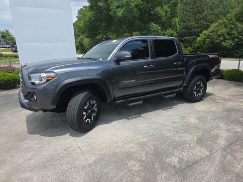 Used 2022 Toyota Tacoma TRD Off-Road w/ Technology Package RWD image 10