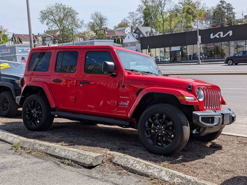 Used 2023 Jeep Wrangler Unlimited Sahara w/ Cold Weather Group AWD/4WD image 4