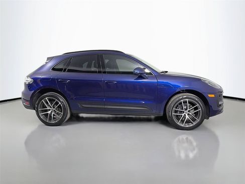 Certified 2026 Porsche Macan AWD/4WD image 8