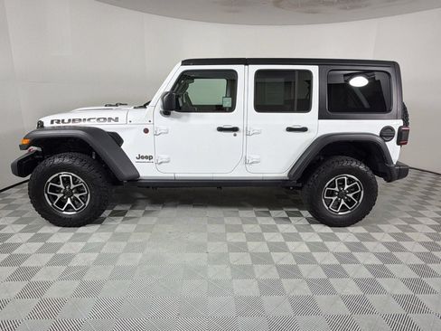 Used 2025 Jeep Wrangler Unlimited Rubicon AWD/4WD image 2
