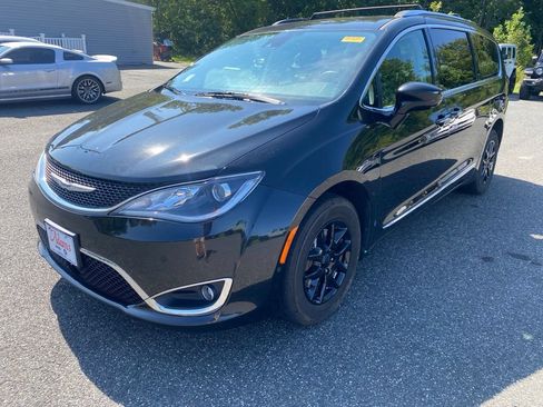 Used 2020 Chrysler Pacifica Touring-L w/ Advanced Safetytec Group FWD image 1