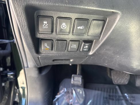 Used 2019 Nissan Pathfinder Platinum AWD/4WD image 22