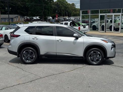 Certified 2025 Nissan Rogue SV FWD image 2