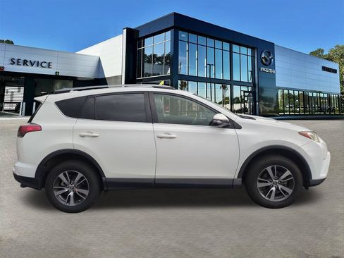 Used 2018 Toyota RAV4 XLE FWD image 3