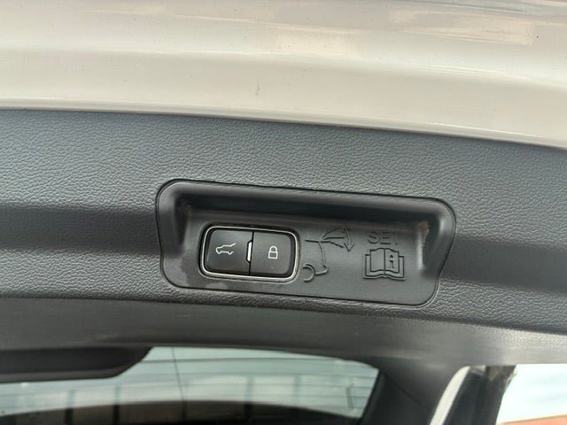 Used 2020 Ford Explorer XLT w/ Equipment Group 202A AWD/4WD image 18