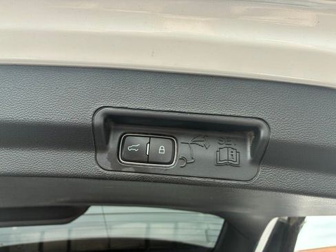 Used 2020 Ford Explorer XLT w/ Equipment Group 202A AWD/4WD image 18