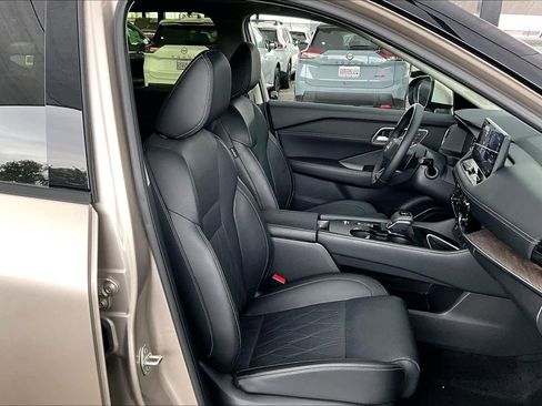 Certified 2025 Nissan Rogue Platinum w/ Platinum Premium Package image 8