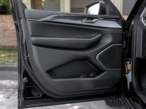 Used 2022 Jeep Grand Cherokee Laredo w/ Luxury Tech Group I image 53