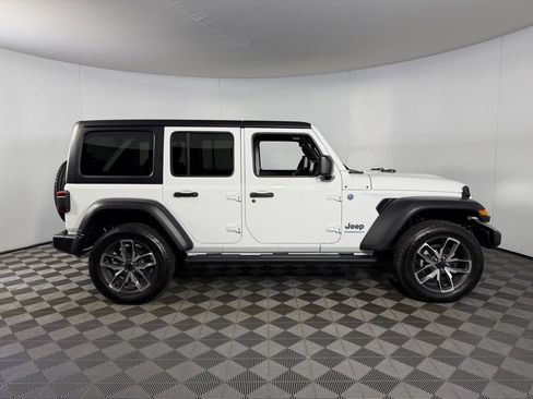 Used 2024 Jeep Wrangler Unlimited w/ Convenience Group image 5