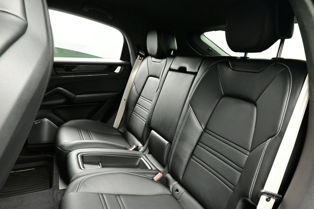 Certified 2024 Porsche Cayenne Turbo GT AWD/4WD image 14
