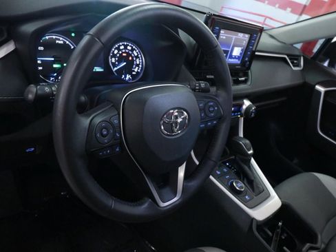 Used 2022 Toyota RAV4 XLE Premium image 11