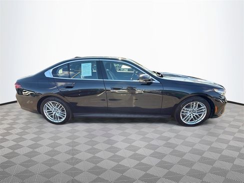 Used 2024 BMW 530i image 9