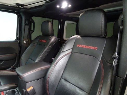Used 2023 Jeep Wrangler Unlimited Rubicon w/ Cold Weather Group AWD/4WD image 24