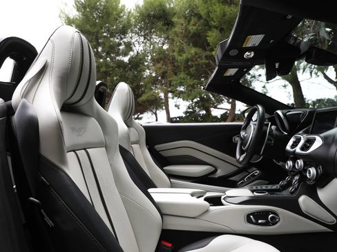 Used 2023 Aston Martin V8 Vantage Roadster RWD image 18