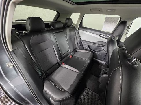 Used 2022 Volkswagen Taos SE image 14