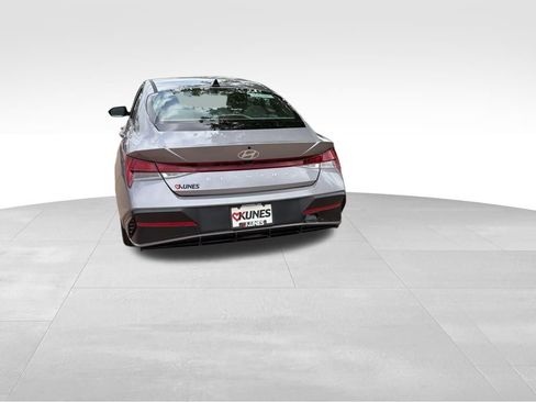 Used 2025 Hyundai Elantra SEL FWD image 9