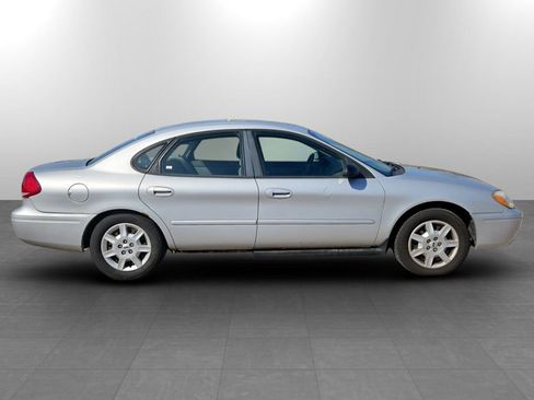 Used 2006 Ford Taurus SE FWD image 3