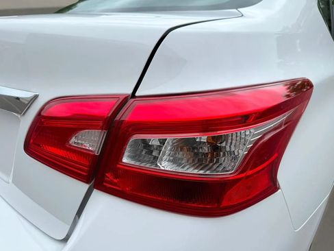 Used 2019 Nissan Sentra S FWD image 15