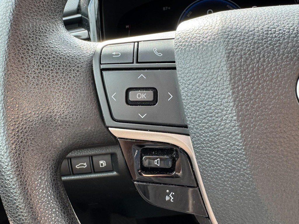 Used 2025 Toyota Camry LE FWD image 18