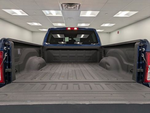 Used 2024 RAM 2500 Big Horn w/ Sport Appearance Package image 24