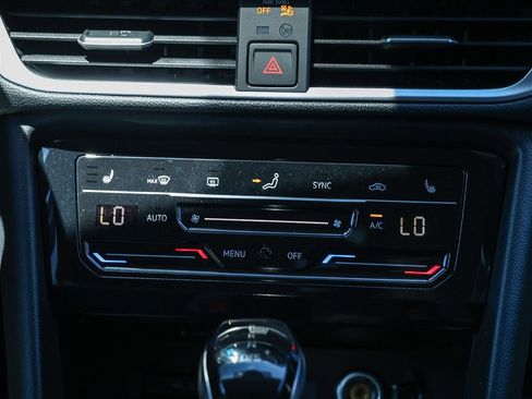 New 2025 Volkswagen Taos SE image 30