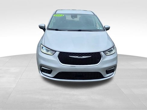 Used 2023 Chrysler Pacifica Touring-L FWD image 10