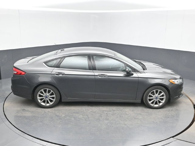 Used 2017 Ford Fusion SE w/ Fusion SE Technology Package FWD image 25