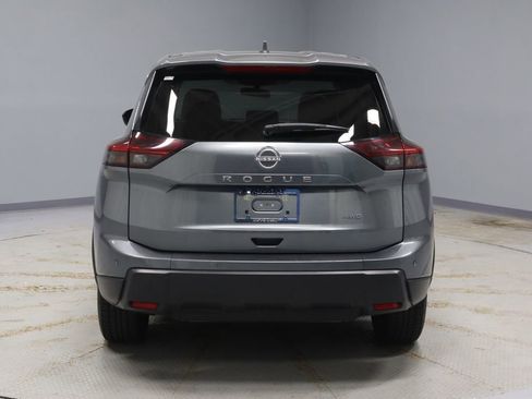 Certified 2025 Nissan Rogue SV image 9