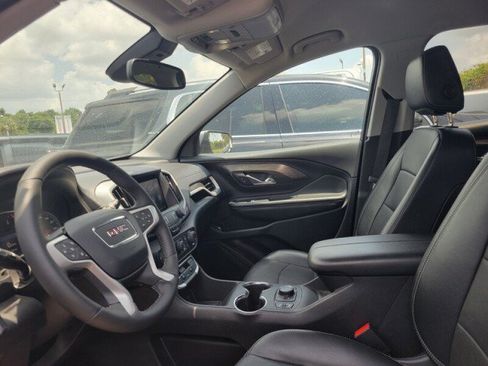Used 2024 GMC Terrain SLT FWD image 9