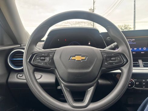 Used 2025 Chevrolet Trax LT FWD image 26