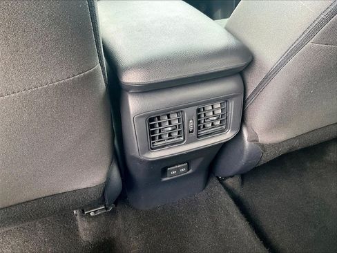 Used 2025 Toyota RAV4 XLE AWD/4WD image 28