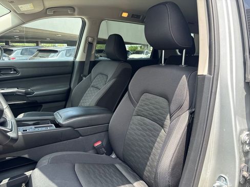 Used 2025 Nissan Pathfinder SV FWD image 13