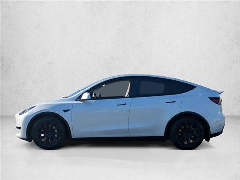 Used 2021 Tesla Model Y Long Range image 9
