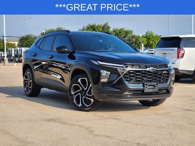 Used 2025 Chevrolet Trax RS w/ Driver Confidence Package FWD image 2