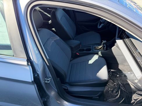 Certified 2025 Volkswagen Jetta SE w/ Black Wheel Package image 19