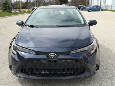 Used 2020 Toyota Corolla LE image 2