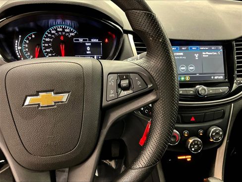 Used 2019 Chevrolet Trax LT FWD image 12
