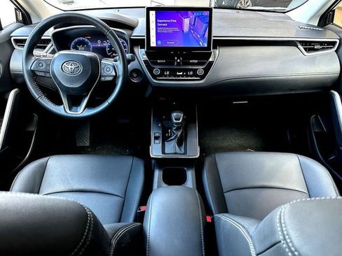 Used 2026 Toyota Corolla Cross XLE FWD image 28