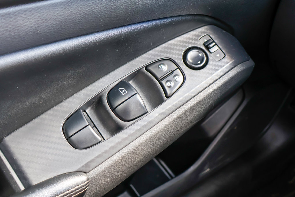 Used 2025 Nissan Altima 2.5 SV FWD image 16