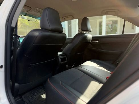 Used 2017 Toyota Camry SE FWD image 11