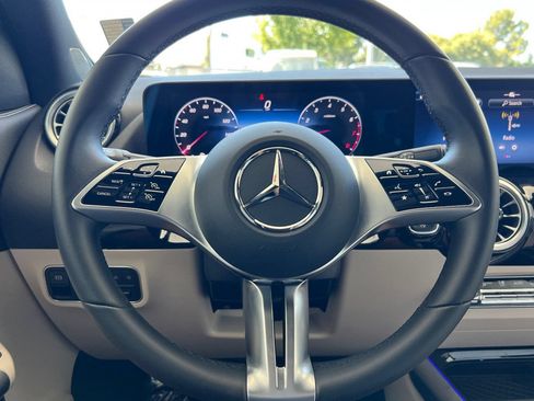 Certified 2025 Mercedes-Benz GLA 250 image 28
